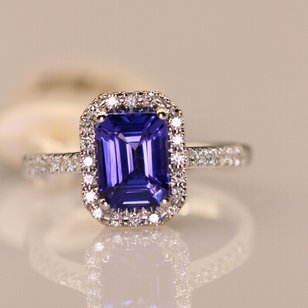 Anello con tanzanite e diamanti