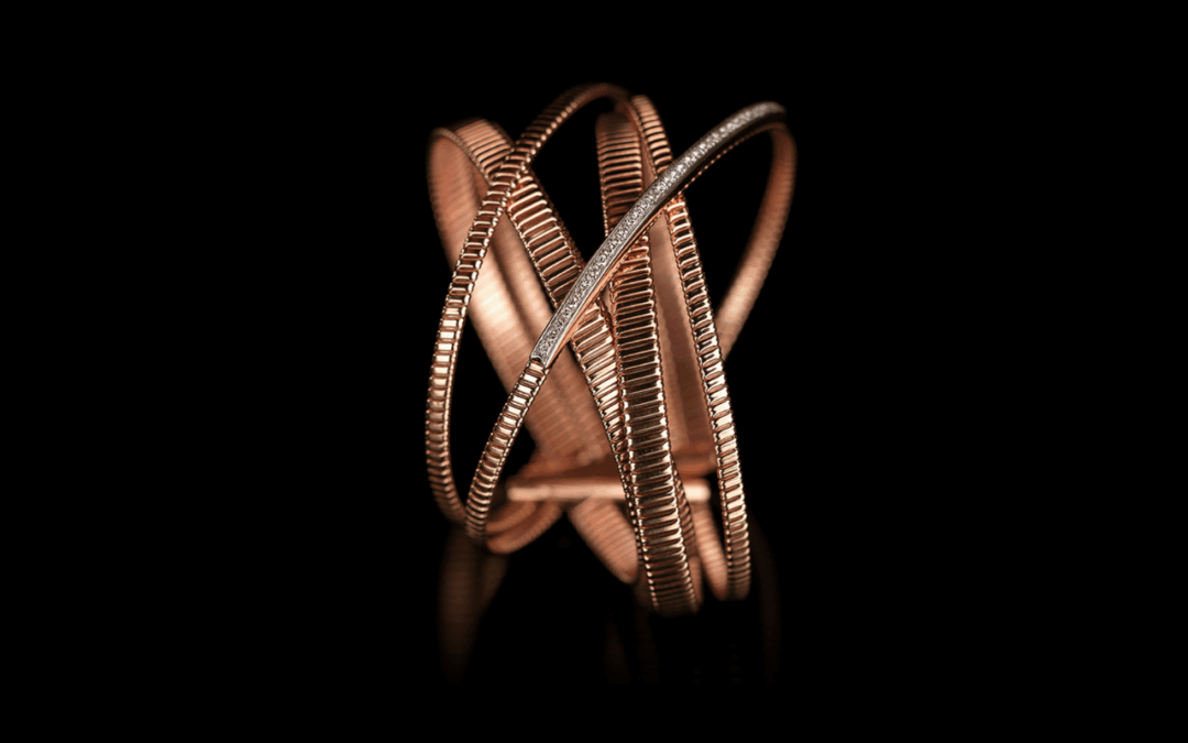 Bangle rigidi: il bracciale cult che attraversa culture diverse