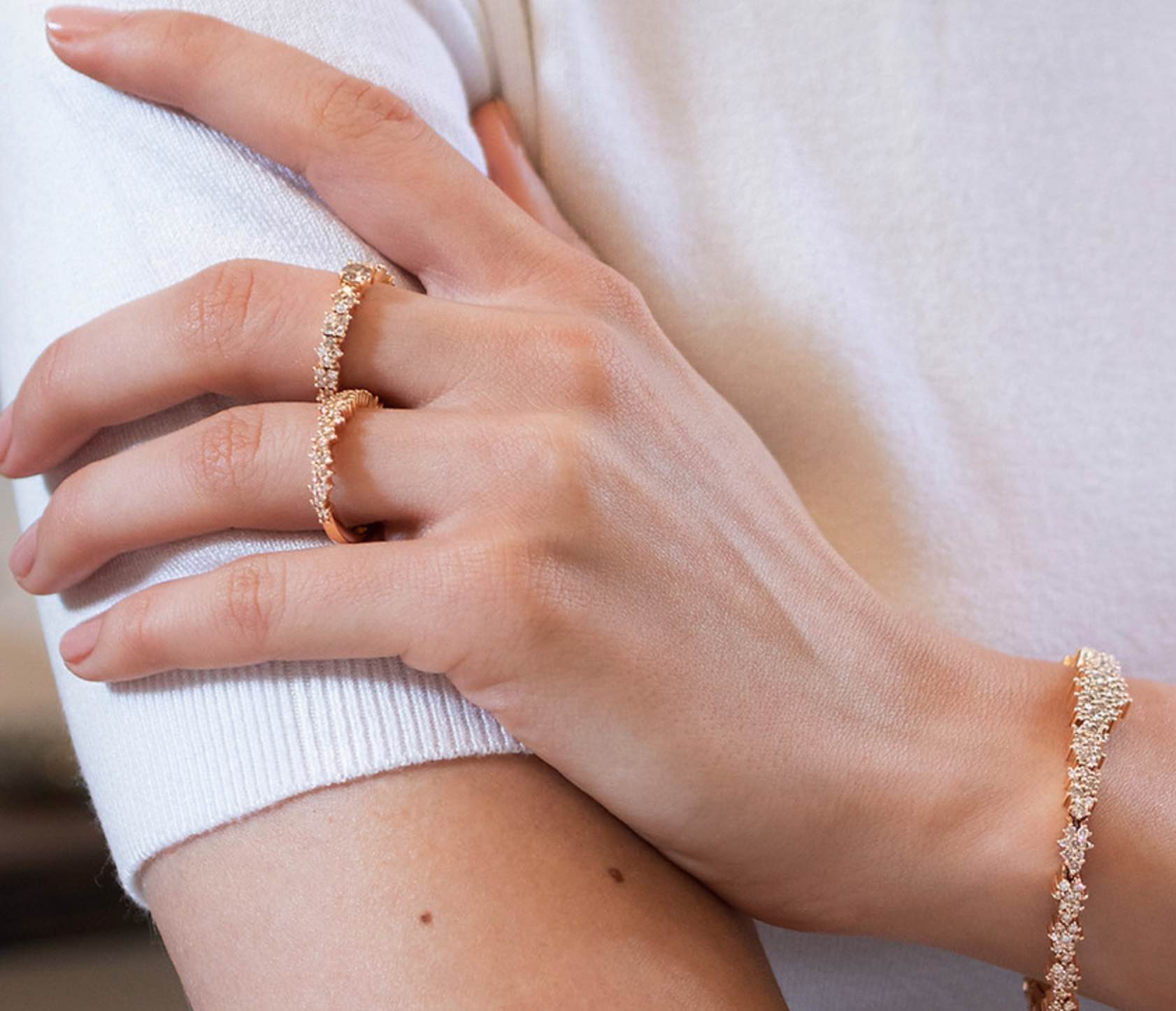 Collana in oro con ciondolo a lettera